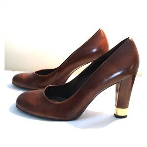Stuart Weitzman Brown Round Toe Heel!